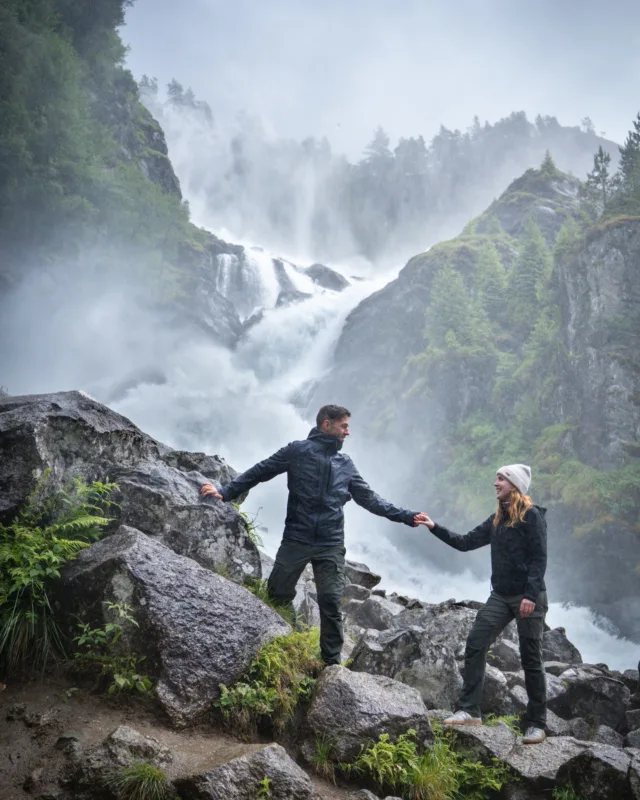 Norwegens ungezähmte Natur 😍

#Låtefossen #Hardanger #FjordNorway #NatureLovers #NordicBeauty #NatureIsArt #EpicViews